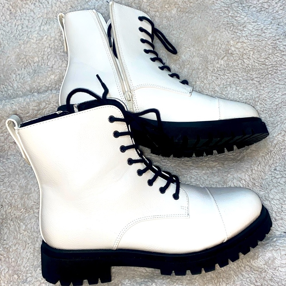 💖CUTE & EDGY👀 ‘COMBAT’ BOOTS, sz 11